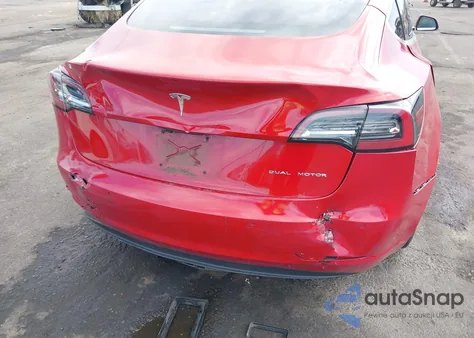 2018 Tesla Model 3 Long Range/Performance z USA, uszkodzony, nr VIN 5YJ3E1EB6JF129801